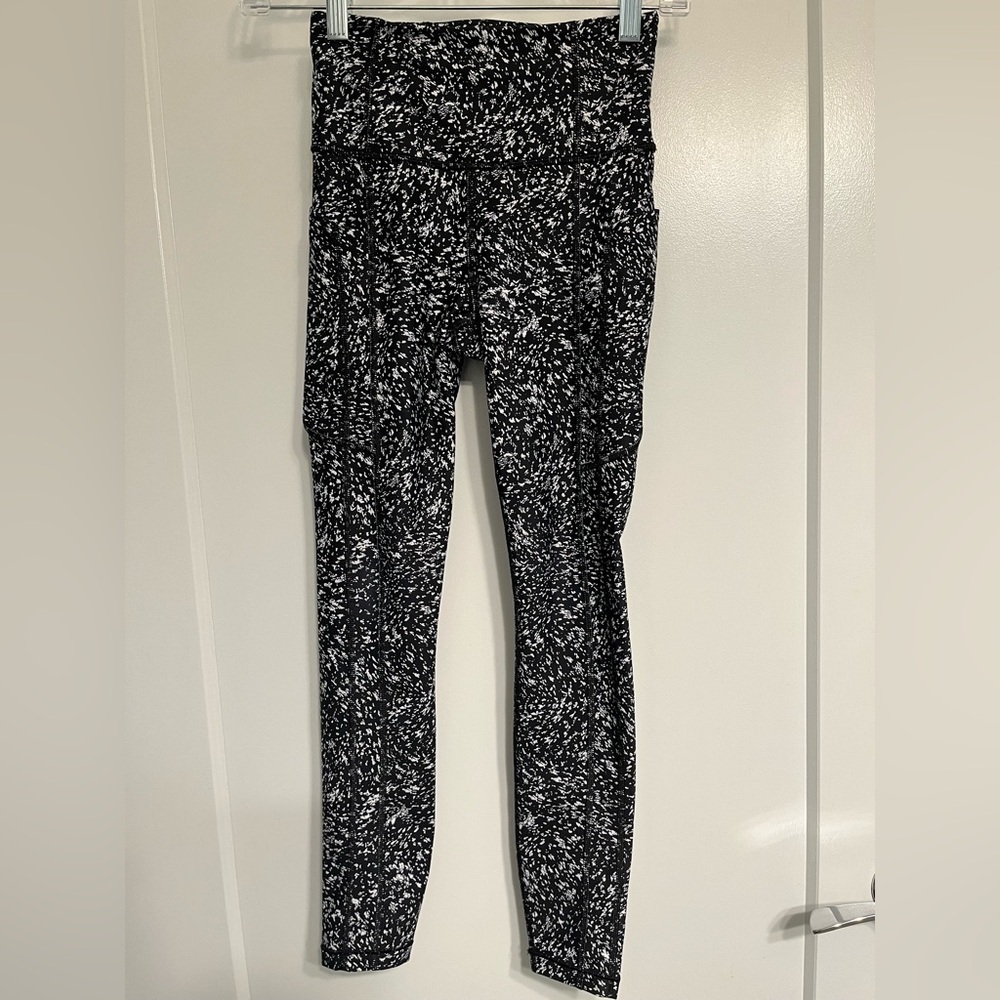 Athleta Ultimate Stash 7/8 Tight Black White Size XXS - Picture 2 of 9